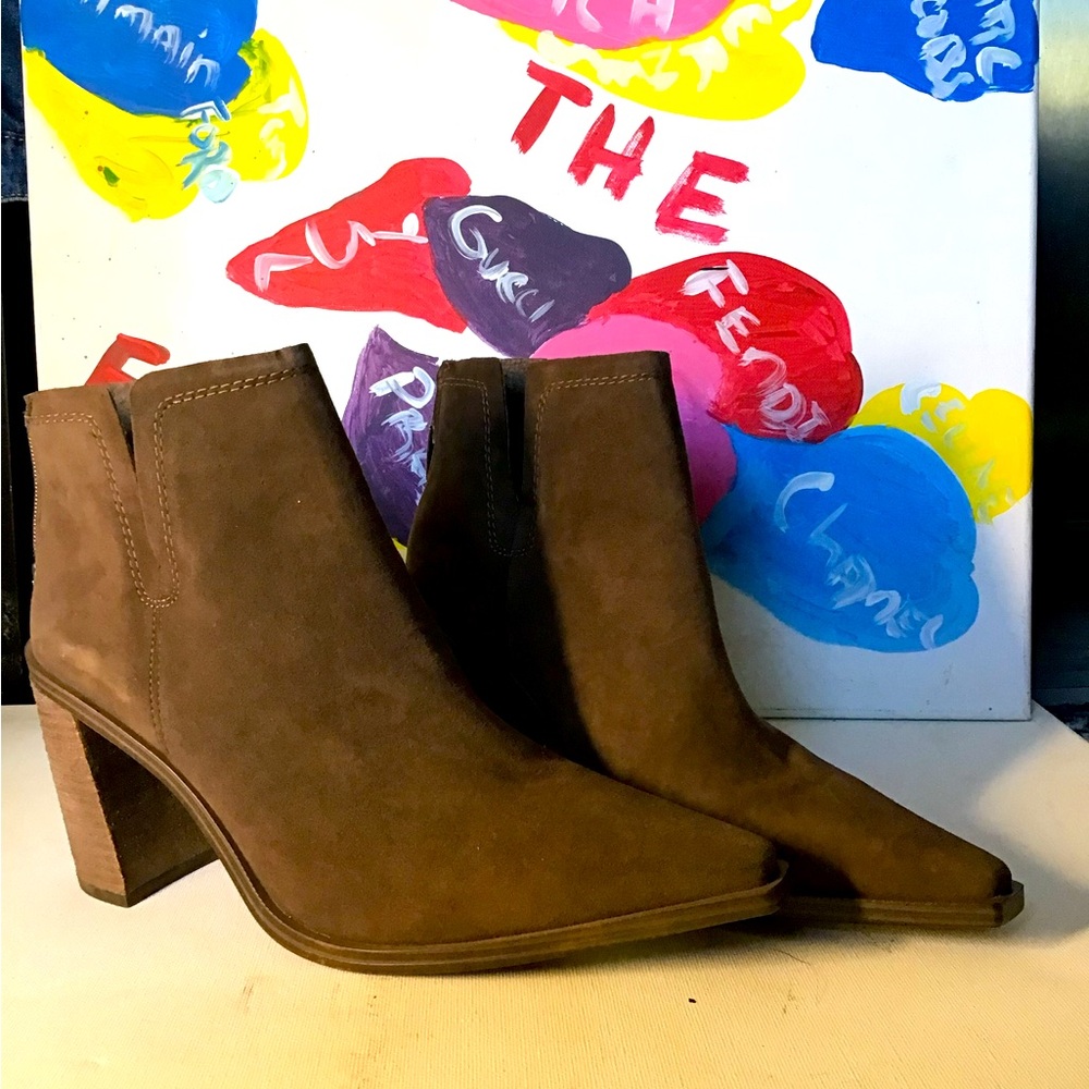 Vince Camuto Suede 4 in Block Heel Size 11